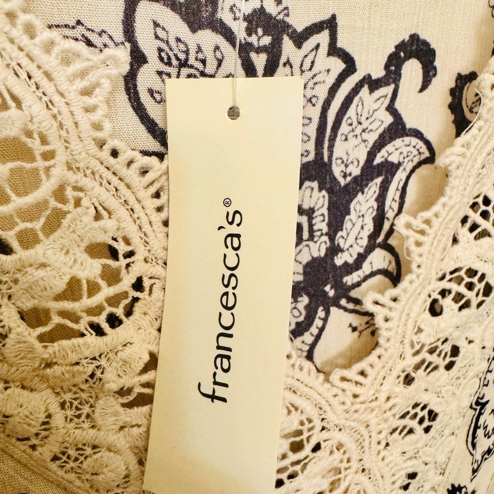 Francesca's Collections Blue Beige v-neck Evie Paisley Lace Blouse NWT - size M - Picture 3 of 10